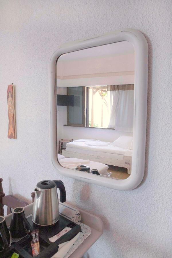 Marina Hotel Ágios Kírykos Buitenkant foto