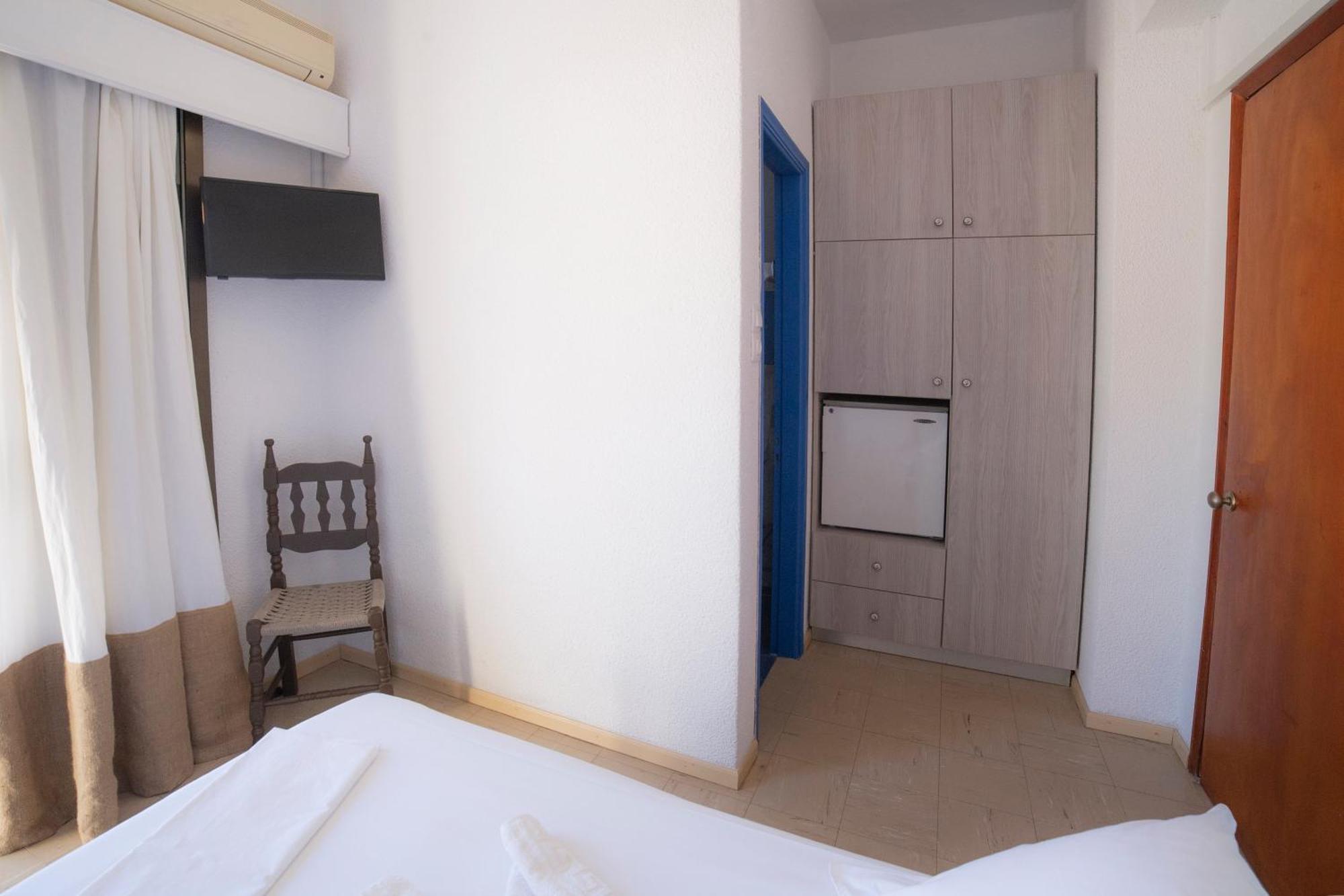 Marina Hotel Ágios Kírykos Buitenkant foto