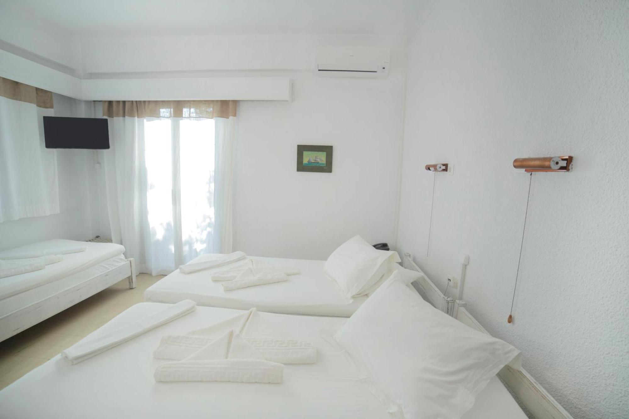 Marina Hotel Ágios Kírykos Buitenkant foto