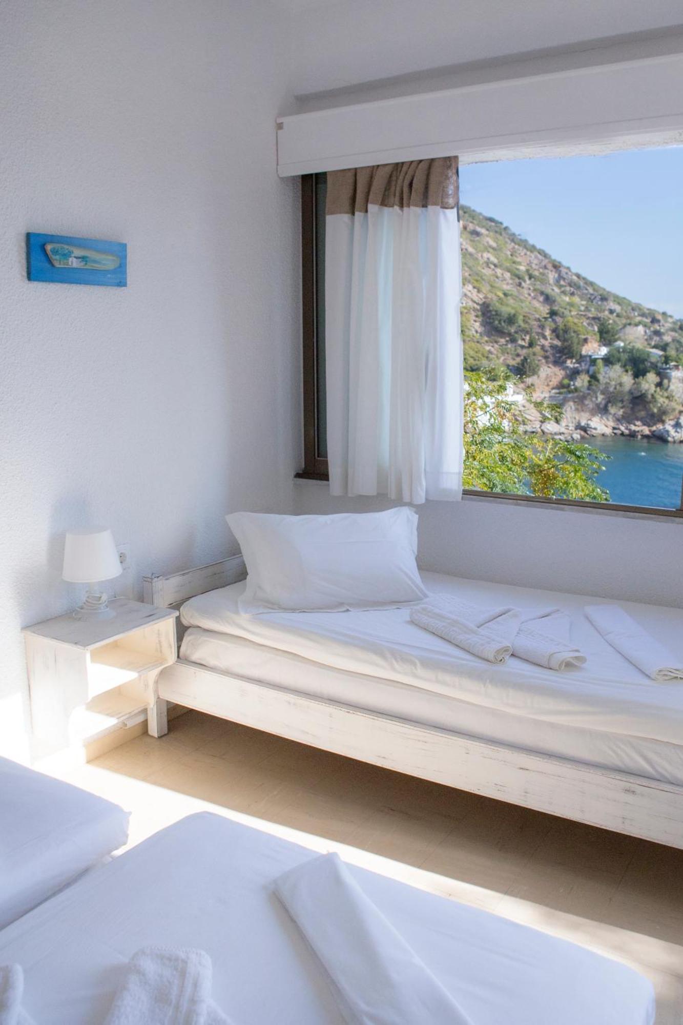 Marina Hotel Ágios Kírykos Buitenkant foto