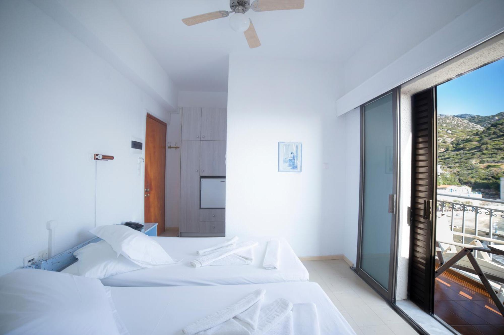 Marina Hotel Ágios Kírykos Buitenkant foto