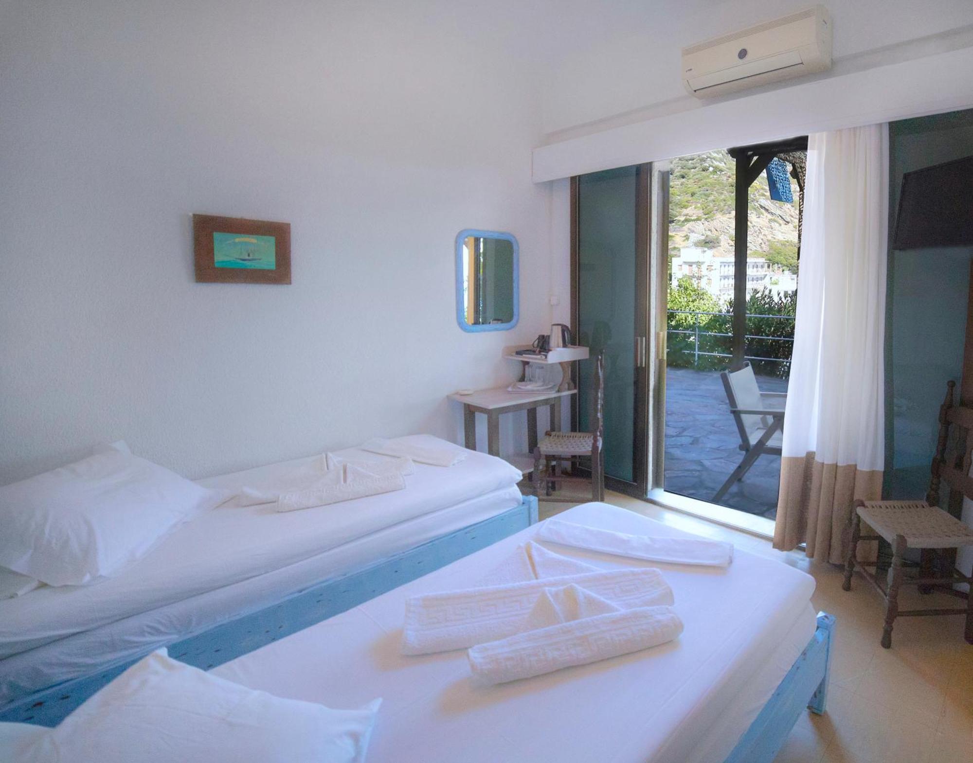Marina Hotel Ágios Kírykos Buitenkant foto