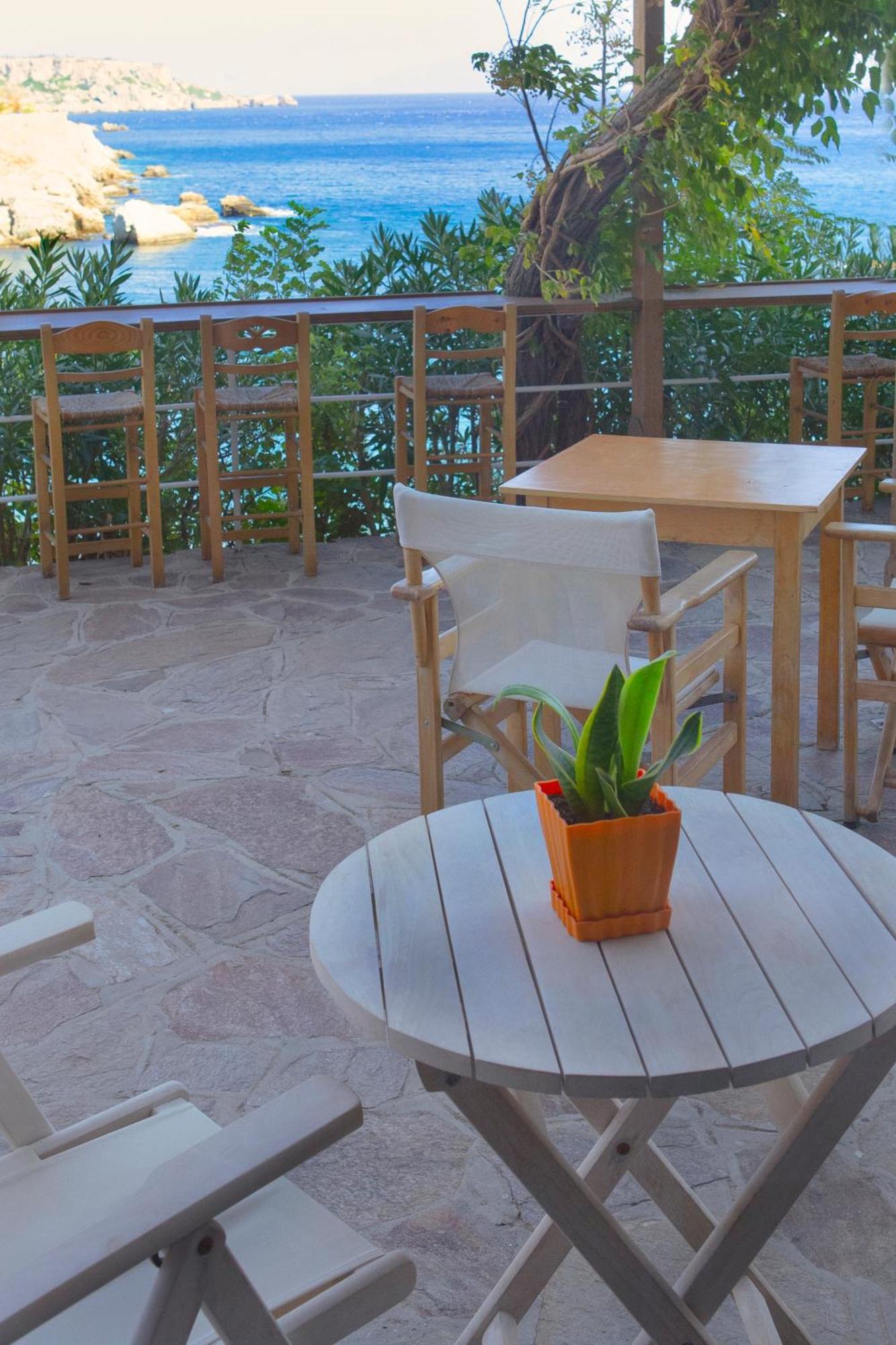 Marina Hotel Ágios Kírykos Buitenkant foto