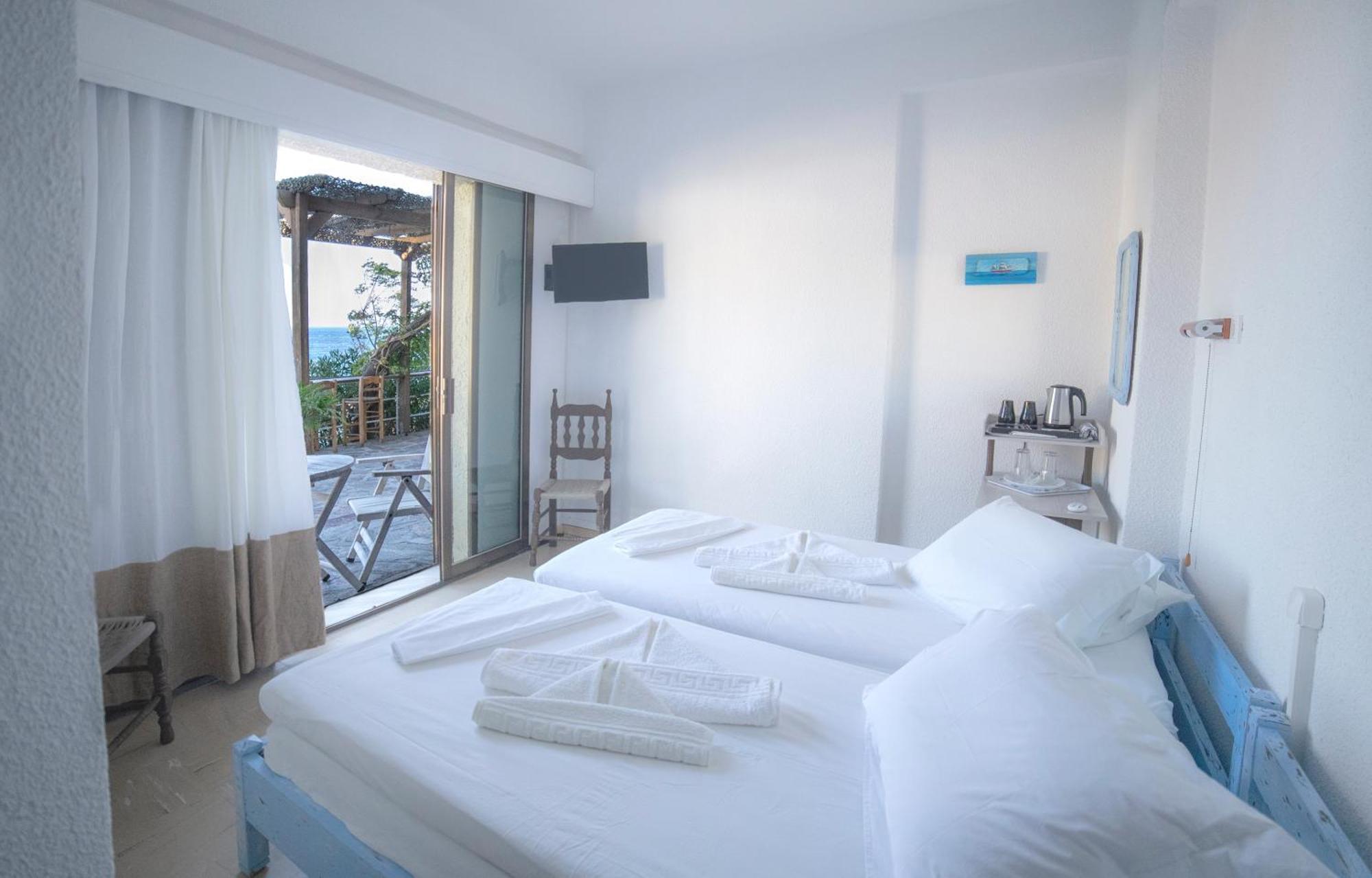 Marina Hotel Ágios Kírykos Buitenkant foto