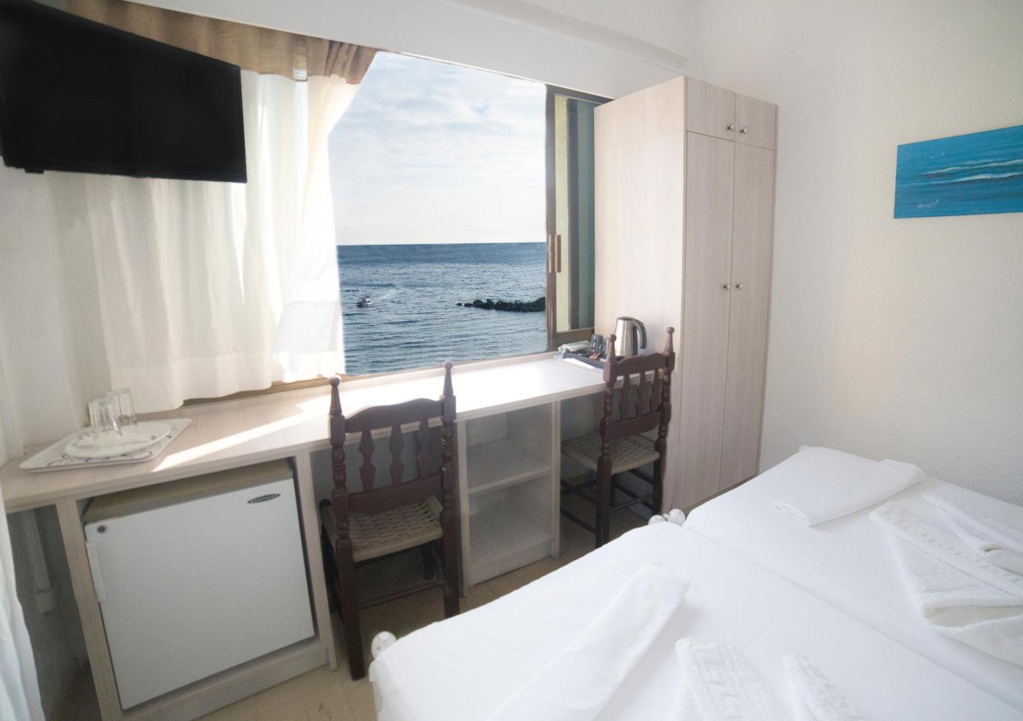 Marina Hotel Ágios Kírykos Buitenkant foto