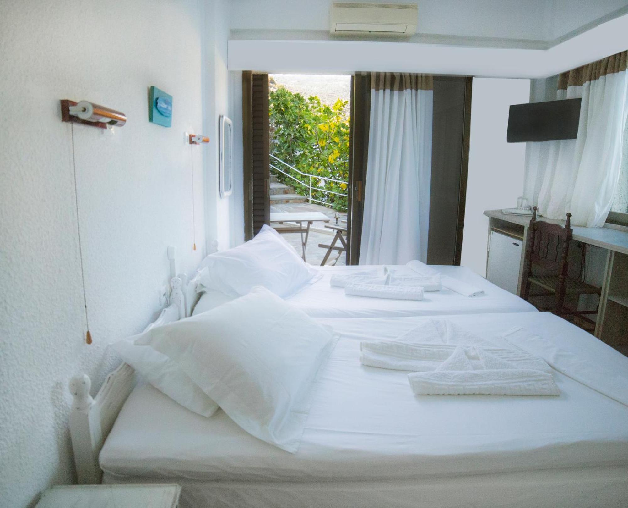 Marina Hotel Ágios Kírykos Buitenkant foto