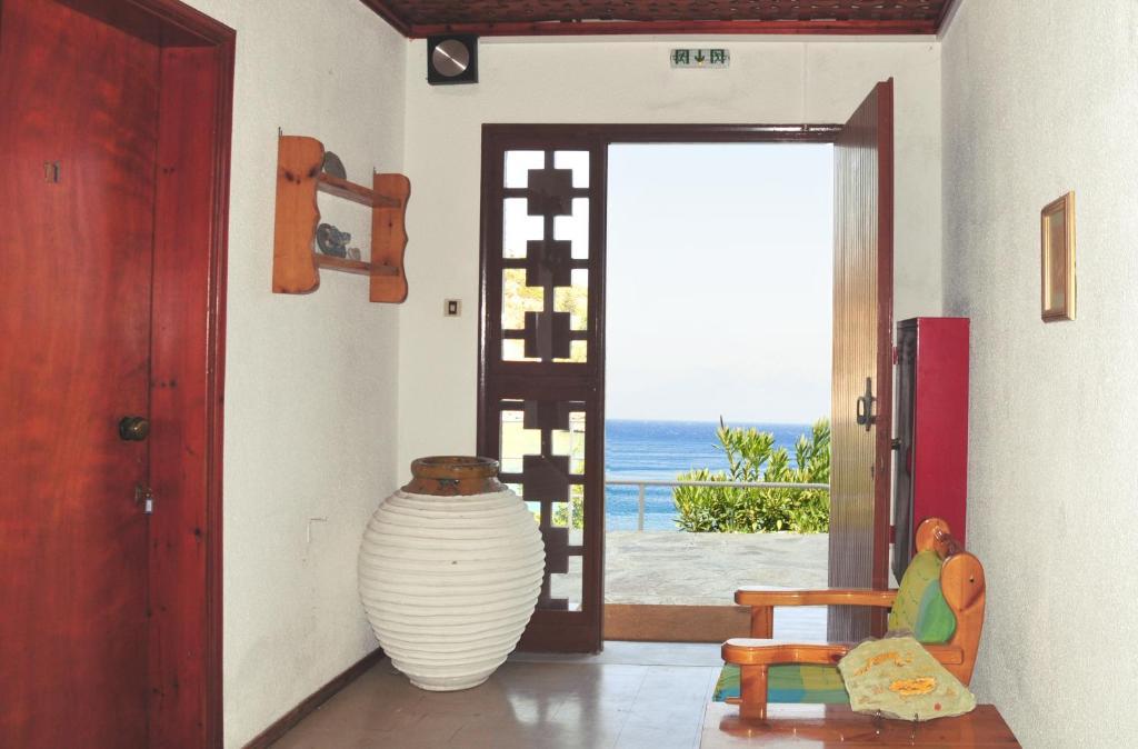 Marina Hotel Ágios Kírykos Buitenkant foto