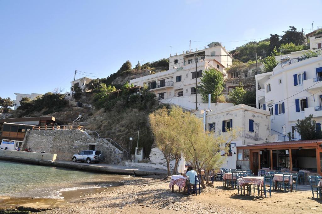 Marina Hotel Ágios Kírykos Buitenkant foto